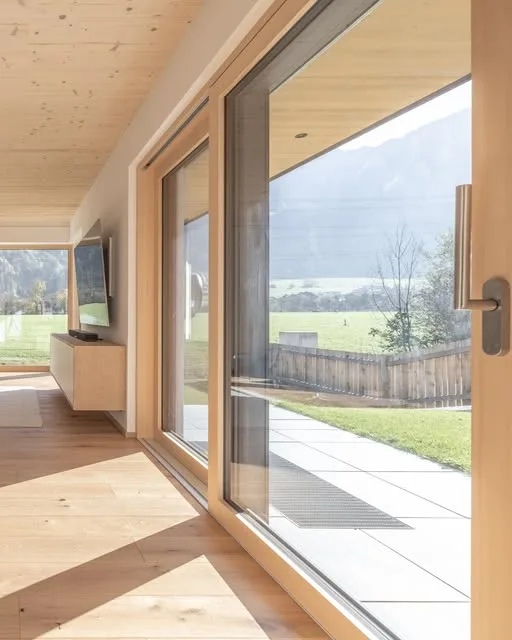 Fensterdetail aus dem Krismer Instagram-Profil
